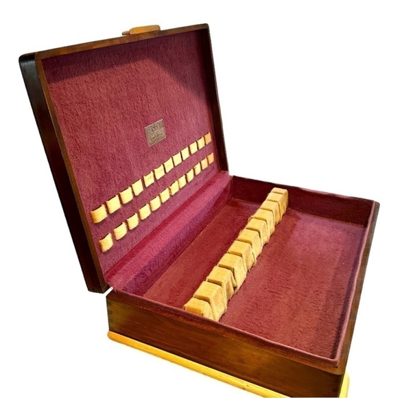 VINTAGE, KING EDWARD, EXQUISITE SILVERPLATE, ANTI-TARNISH CHEST. - Picture 10 of 15